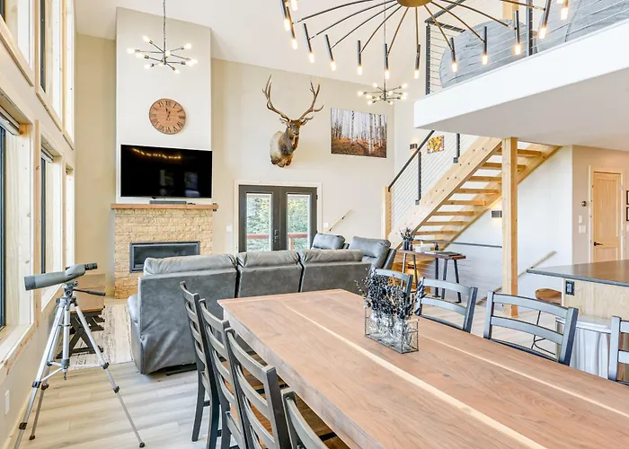 Views, Trails, Hot Tub & More: Luxe Wyoming Oasis *