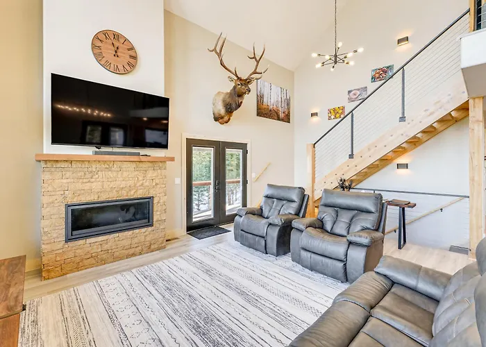 Views, Trails, Hot Tub & More: Luxe Wyoming Oasis * Dubois
