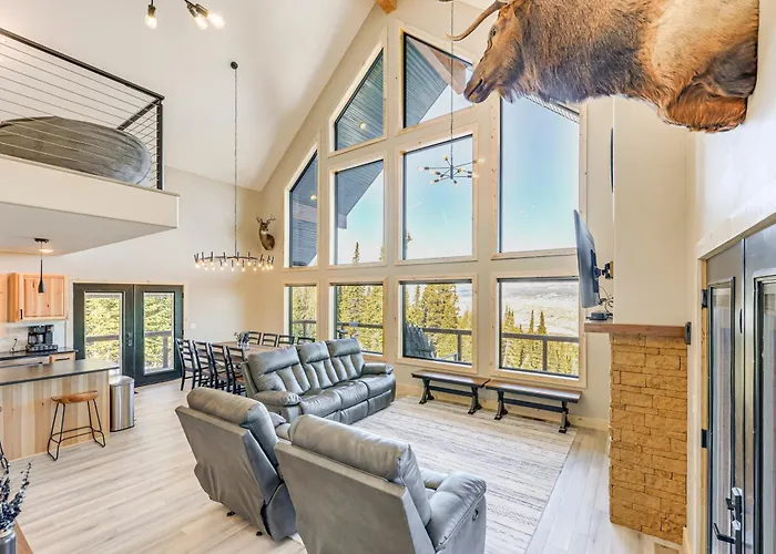 Views, Trails, Hot Tub & More: Luxe Wyoming Oasis