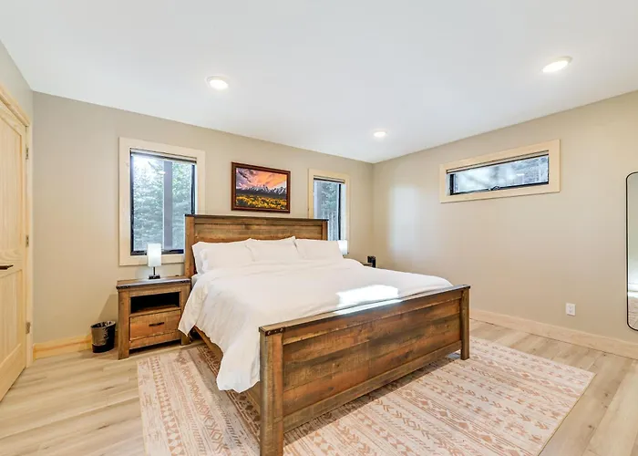 Views, Trails, Hot Tub & More: Luxe Wyoming Oasis