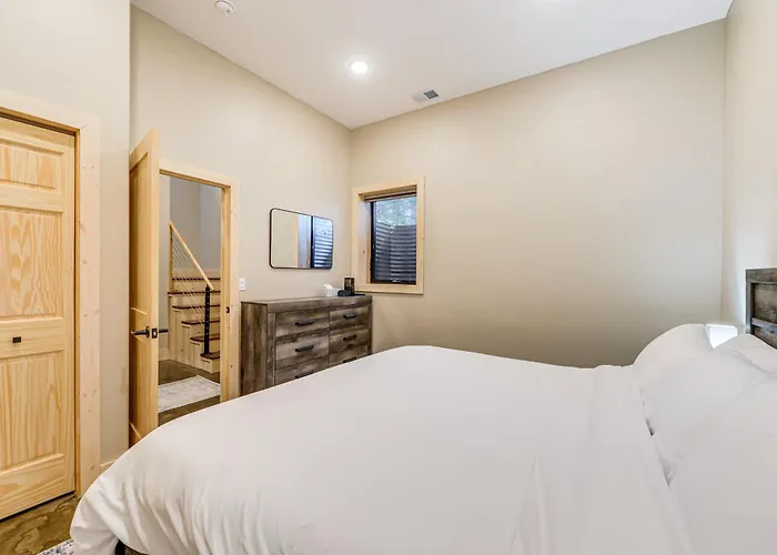 Views, Trails, Hot Tub & More: Luxe Wyoming Oasis * Dubois
