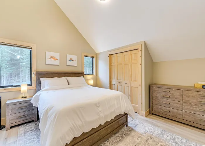 Views, Trails, Hot Tub & More: Luxe Wyoming Oasis