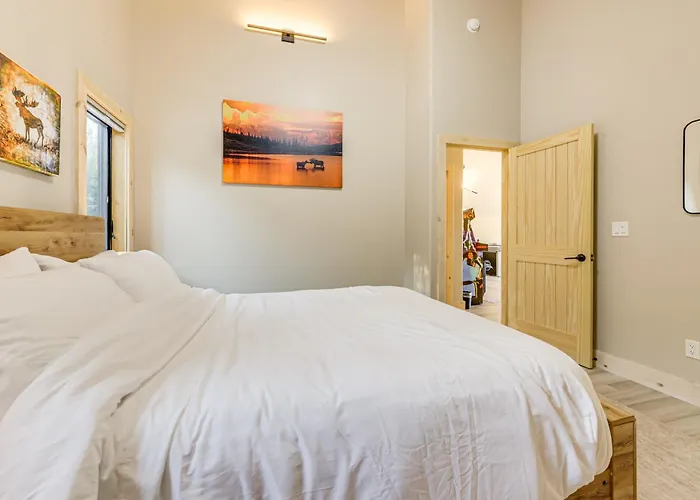Views, Trails, Hot Tub & More: Luxe Wyoming Oasis *