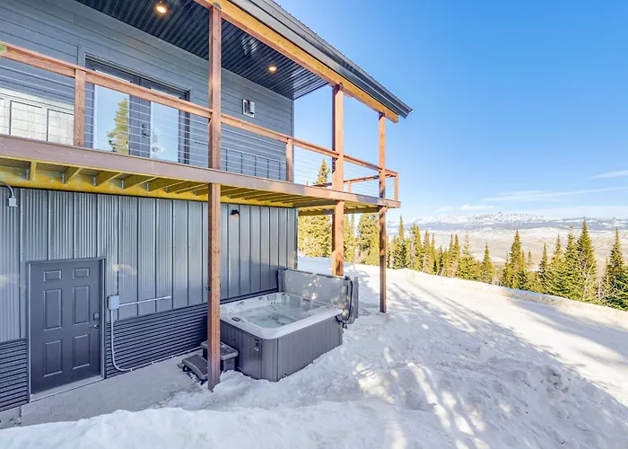 Views, Trails, Hot Tub & More: Luxe Wyoming Oasis * Dubois